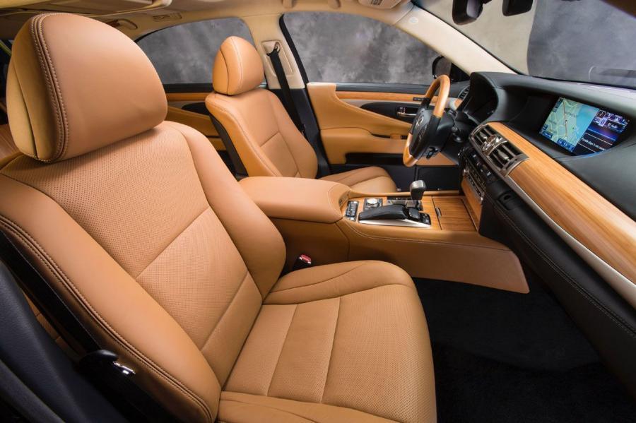  Lexus LS600h F-Sport 2013 года  (фото 6 из 13)